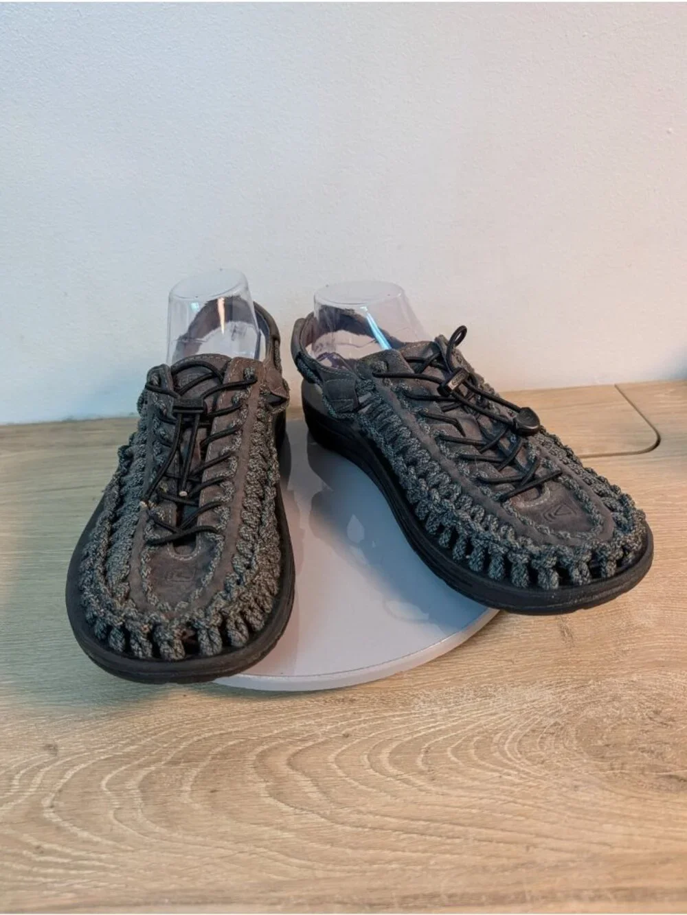 Keen Uneek Sneaker Water Shoe Black/Gray Men's Size 12 comfort casual